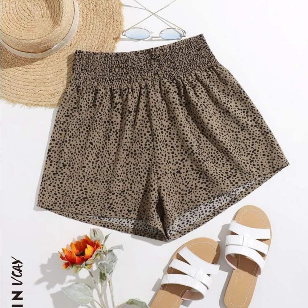 NWT- Shirred Waist Dalmatian Shorts Size L
